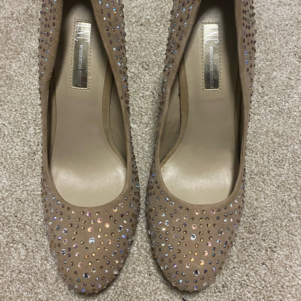 Embellished Pump - Picture 4 of 4